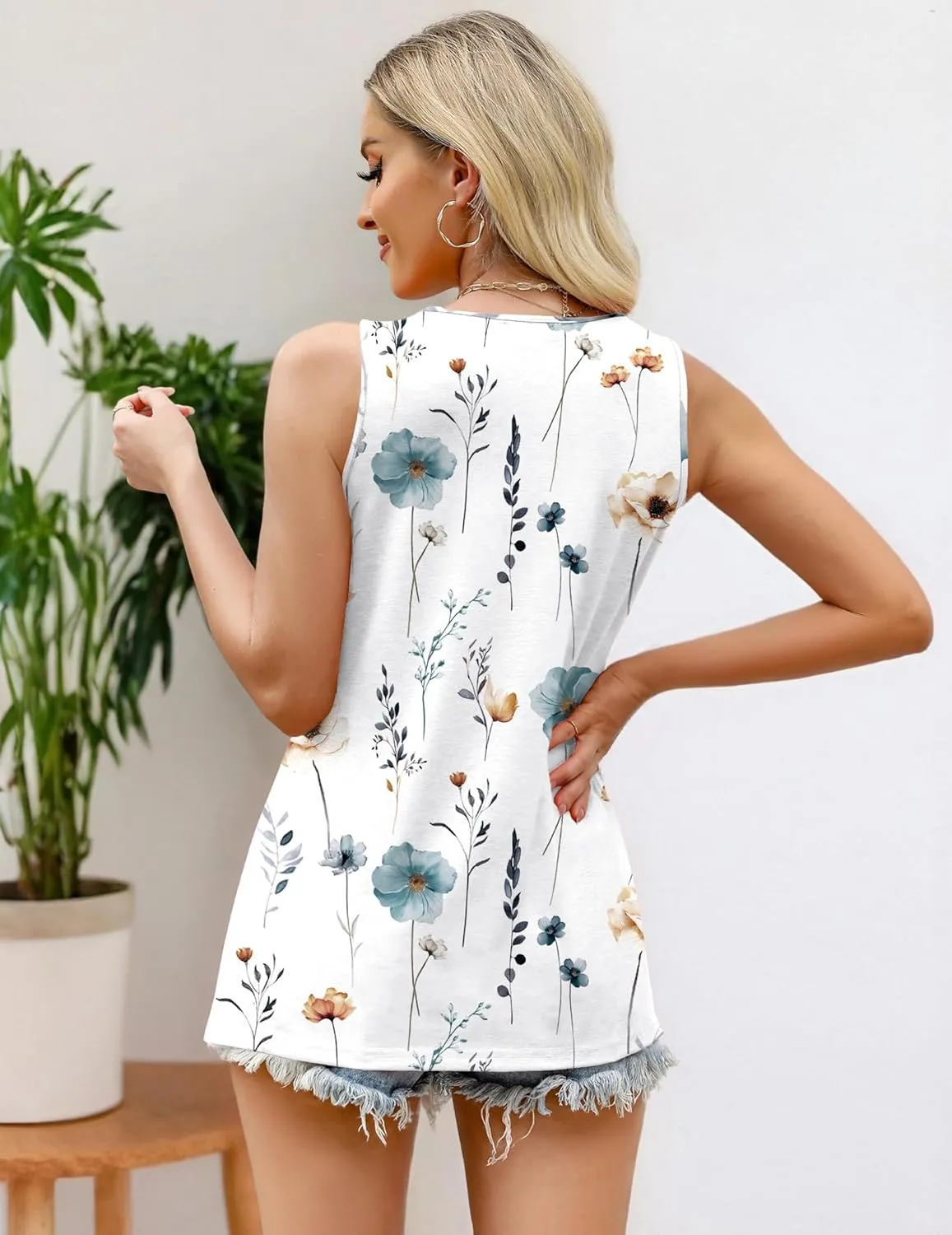 Zeagoo Women's Summer Tank Tops 2025 Pleated Crew Neck Floral Solid Loose Fit Casual Sleeveless Flowy Boho Tunic Shirts