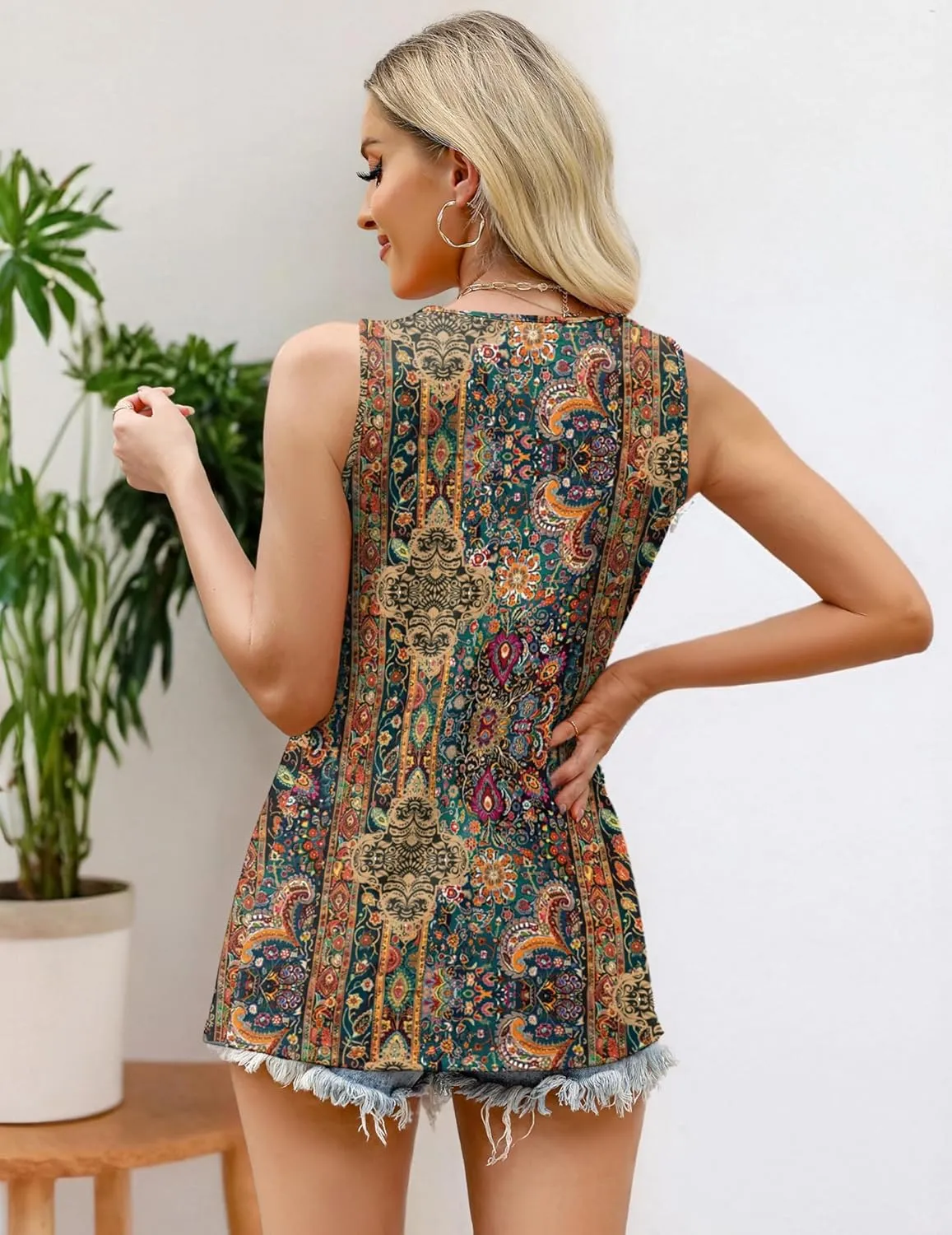 Zeagoo Women's Summer Tank Tops 2025 Pleated Crew Neck Floral Solid Loose Fit Casual Sleeveless Flowy Boho Tunic Shirts